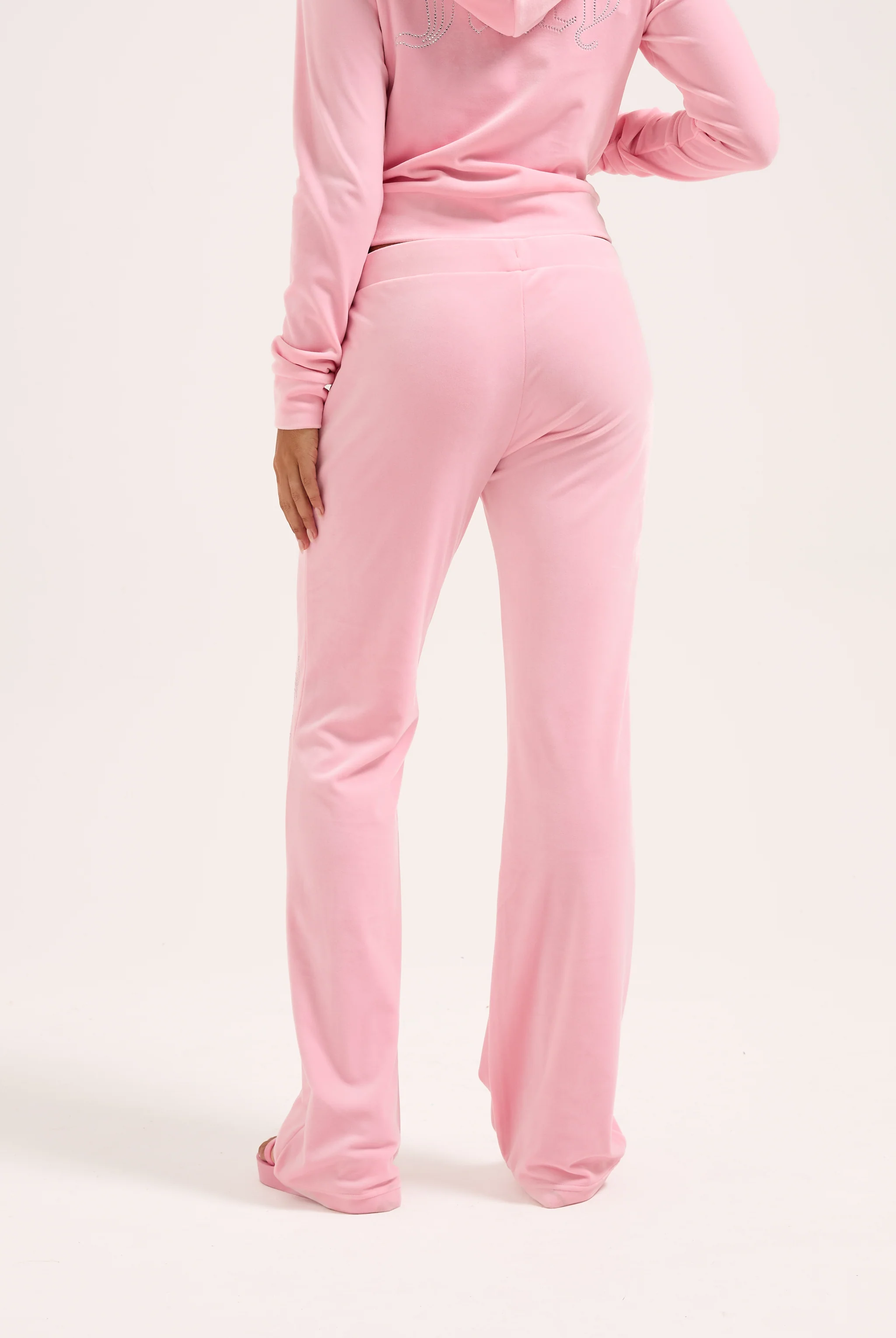 JUICY PINK OUTLINE DIAMANTÉ CLASSIC VELOUR LOW RISE PANT - Image 8
