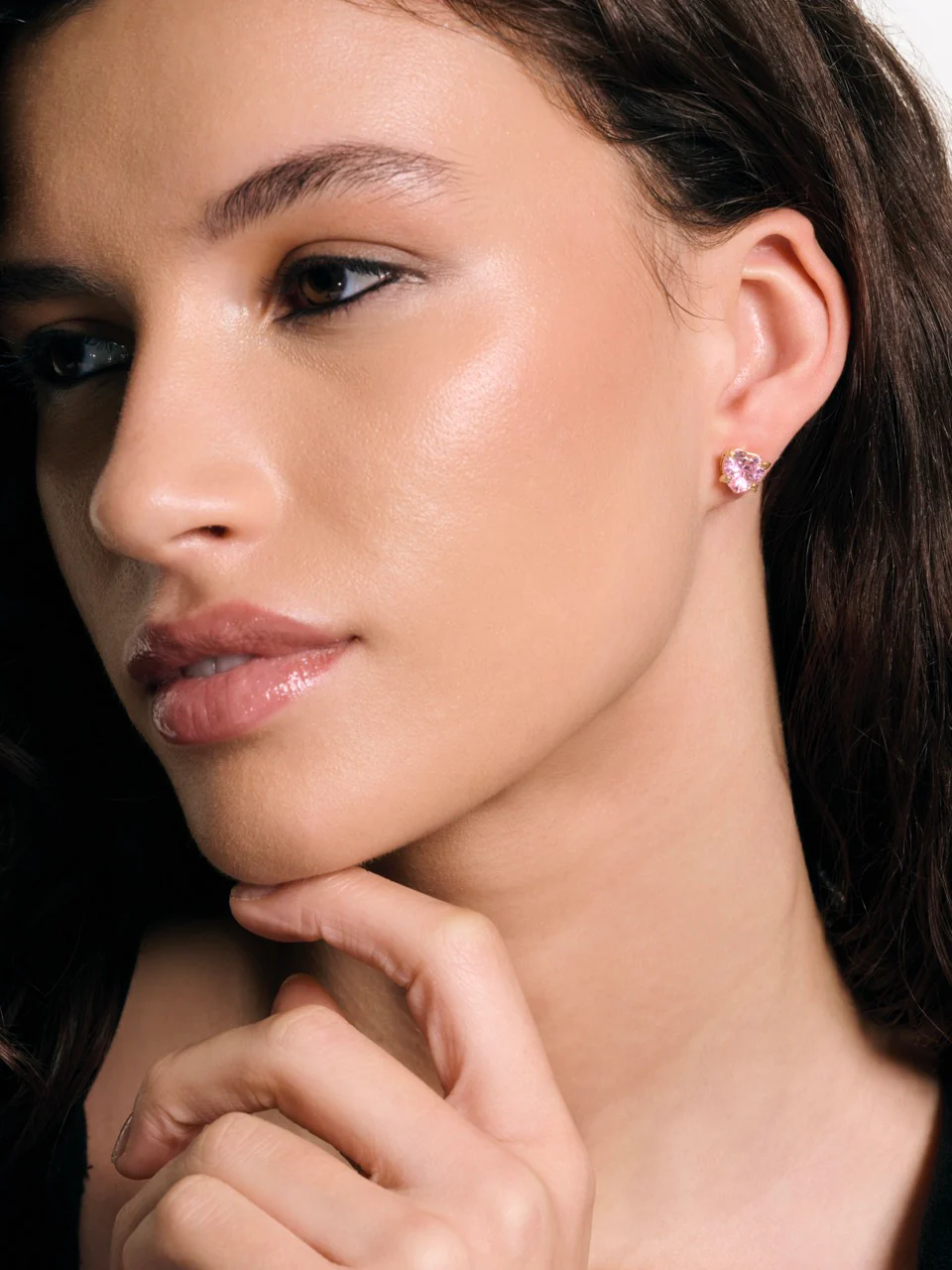 GOLD TONE SOLITAIRE CRYSTAL HEART STUD EARRINGS - Image 4