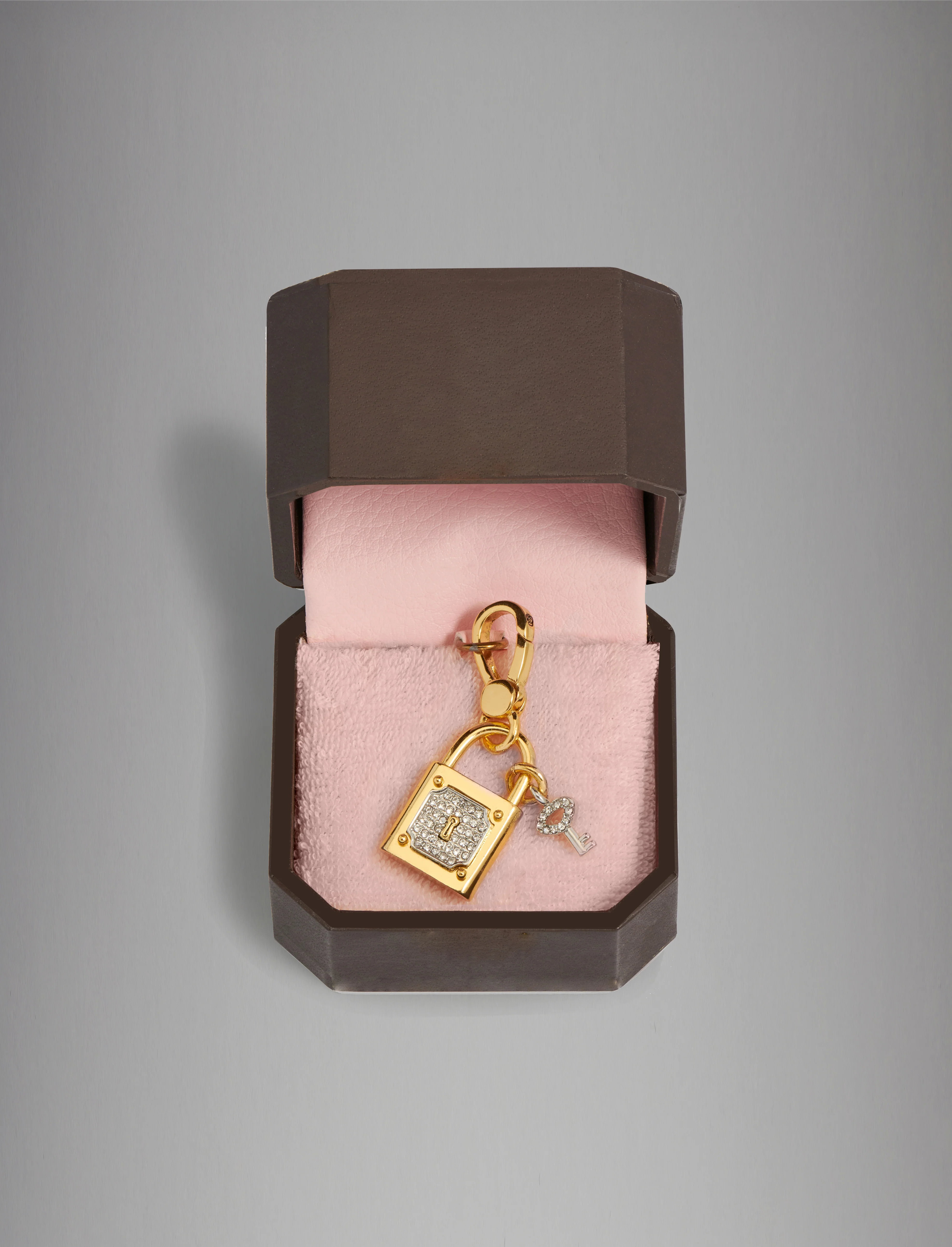 GOLD LOCK & KEY CHARM - Image 4