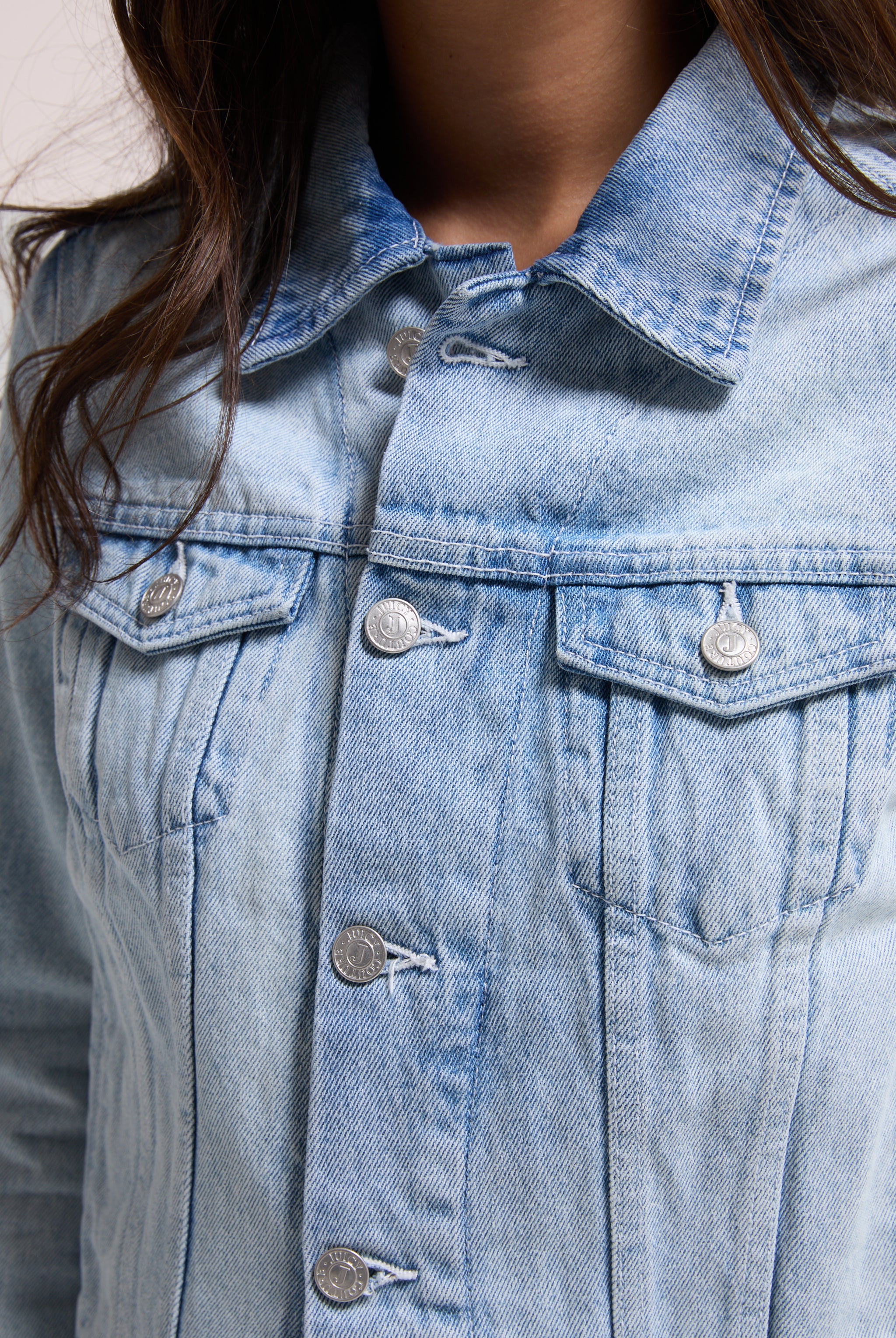 LIGHT WASH STRETCH DENIM FITTED JACKET - Image 2