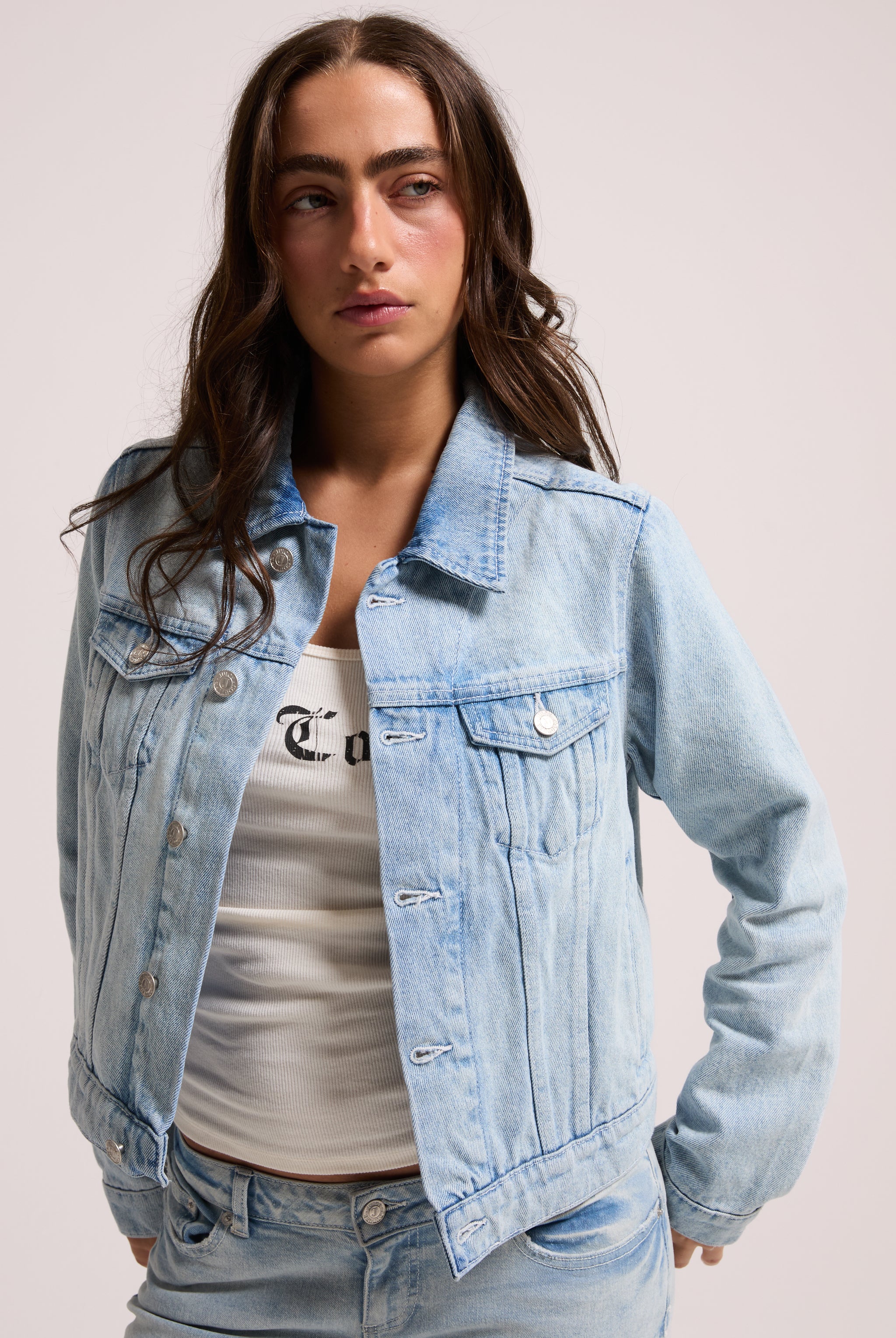 LIGHT WASH STRETCH DENIM FITTED JACKET - Image 3