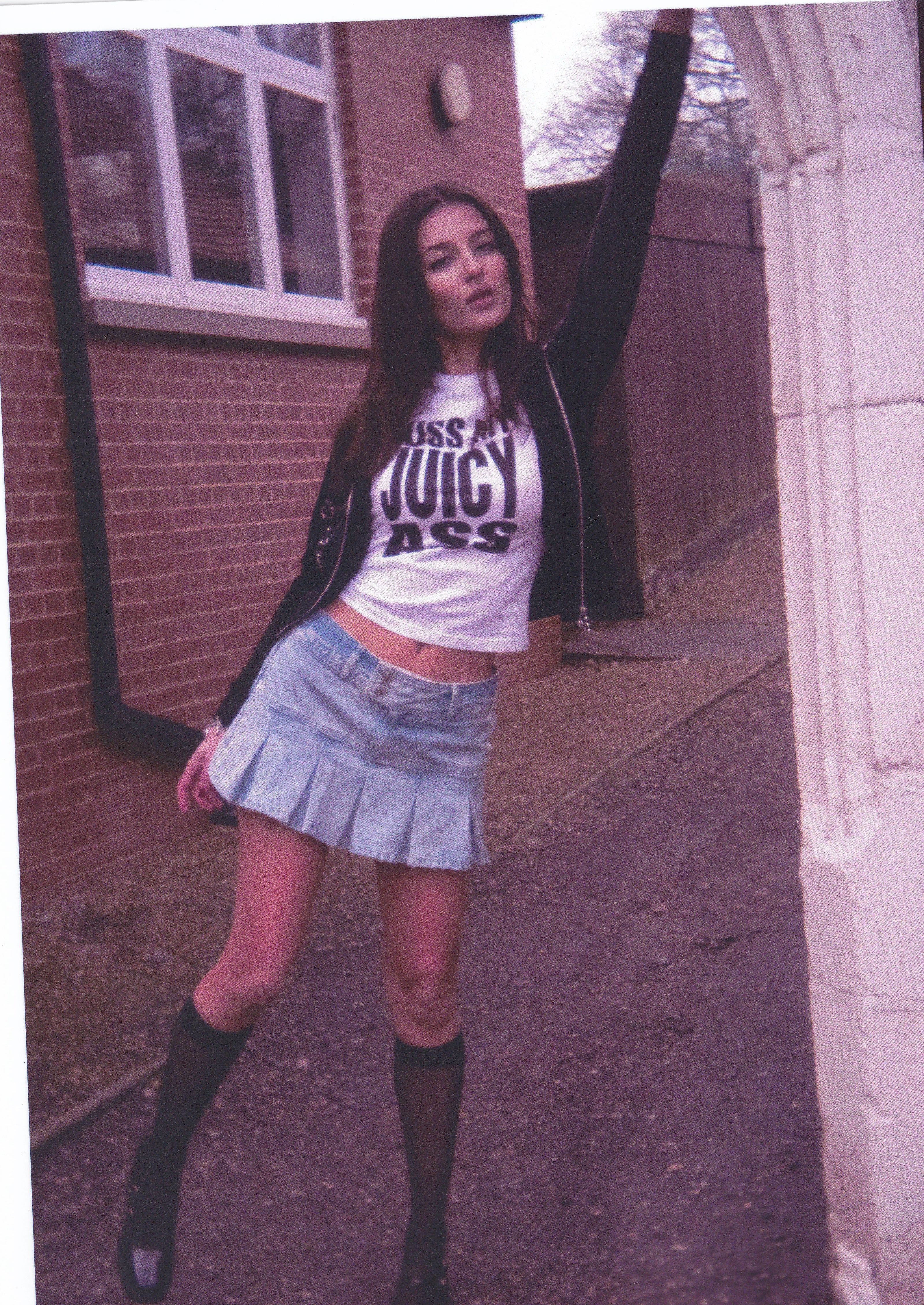 WHITE THE ICONS | WHITE KISS MY JUICY TEE - Image 2